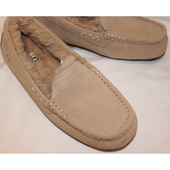 NIB UGG WOMEN'S ANSLEY SUEDE SHEARLING LINED SLIPPERS SAND - Picture 4 of 7